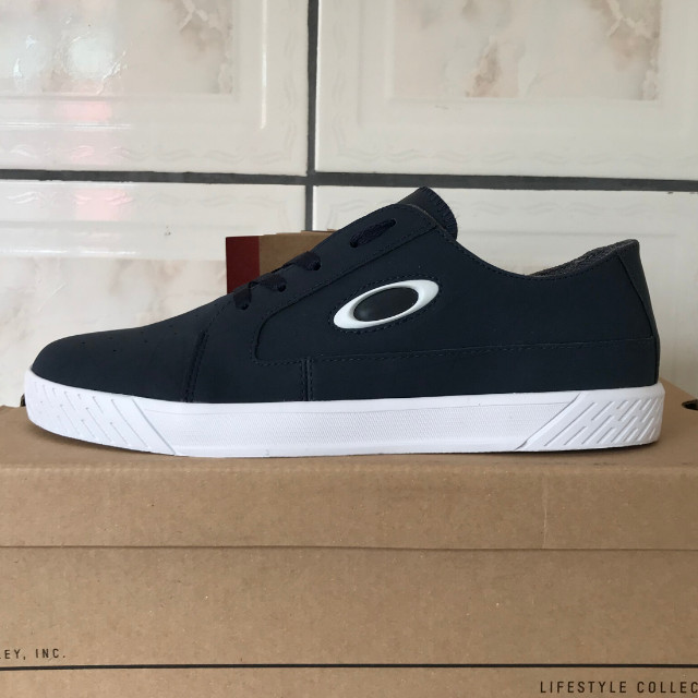 tenis two barrel oakley