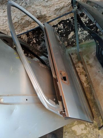 Porta dianteira esquerda Citroen C4 pallas com friso - Foto 2