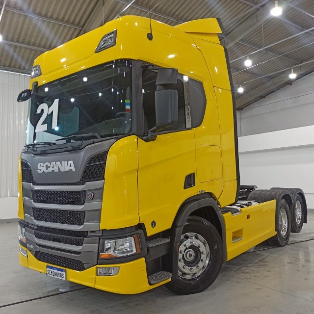 SCANIA R 450 HIGHLINE, 6X2, AMARELO, 2021. RODAS DE ALUMÍNIO, GELADEIRA. R5I82