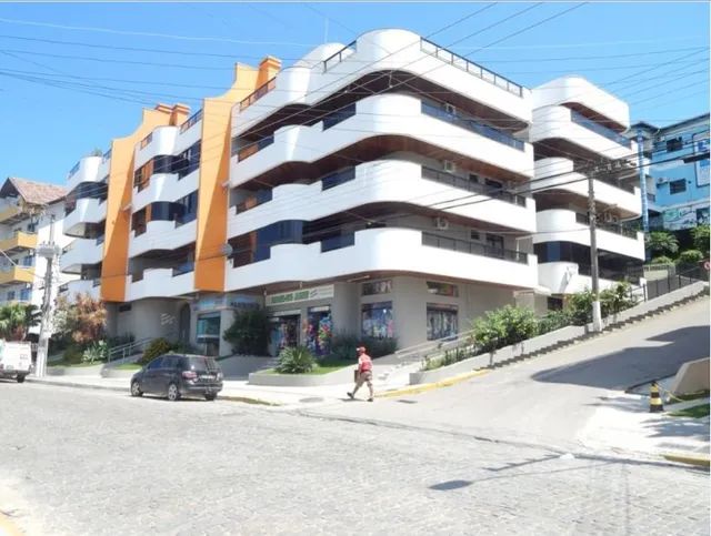 Frente para a avenida em Bombinhas 