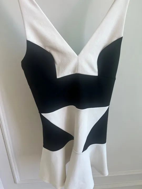 Vestido Preto e Branco