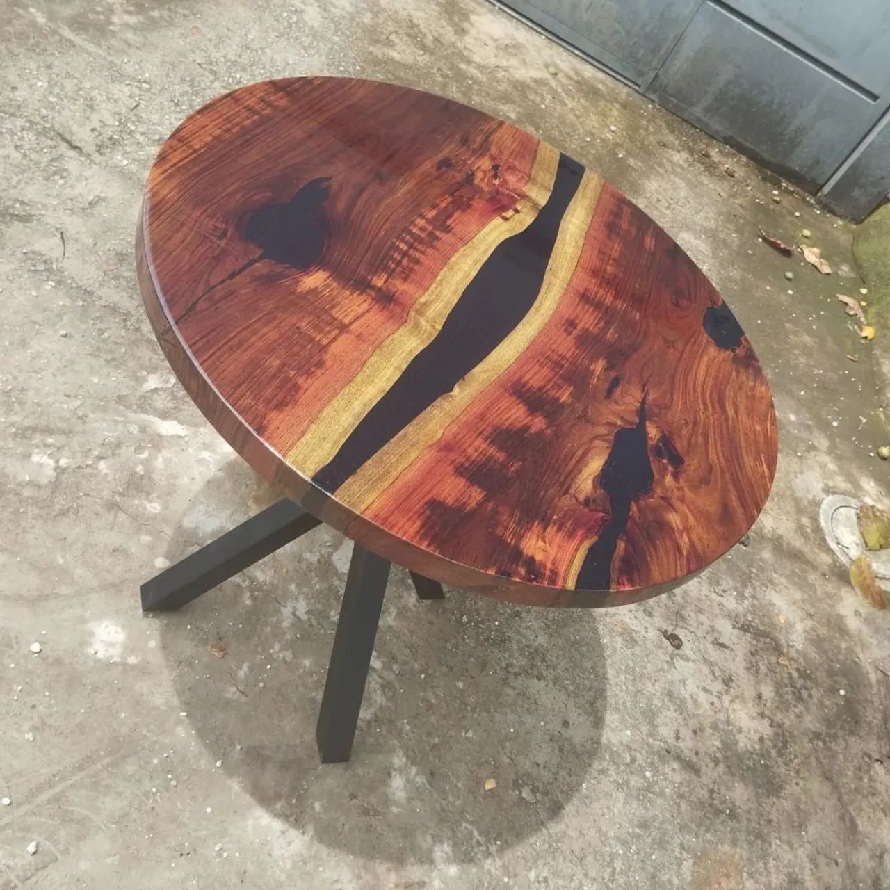 Mesa de Jantar redonda em madeira e resina epoxi - Foto 4