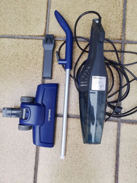 Aspirador de pó vertical 2 em 1 Airspeed STK10 Electrolux  - Foto 6