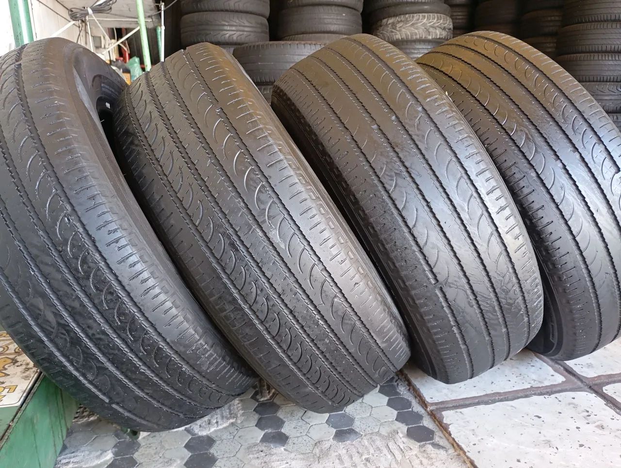 Pneus michelim ref 225 75 16 RS 1500 os 4 - Foto 2