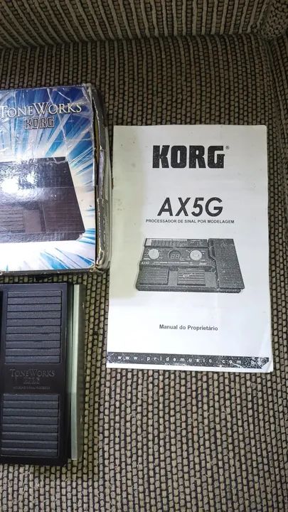 Pedaleira korg tone works ax5g  com caixa manual em portugues muito conservada - Foto 3