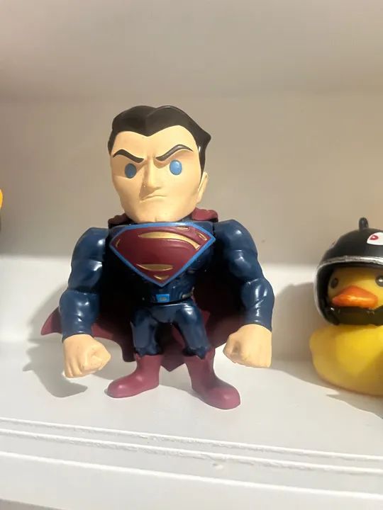 Boneco superman novo lindo