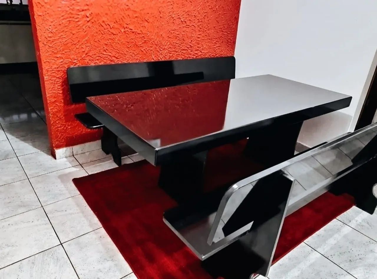 "Mesa de Jantar Elegante - Perfeita para Sua Sala!"