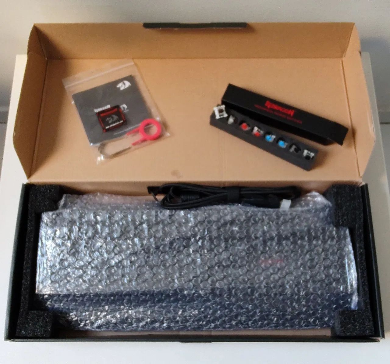 Teclado Gamer com Switch Mecânico Redragon KALA (K557) ABNT2 Revisão DIY - Switch Brown - Foto 2