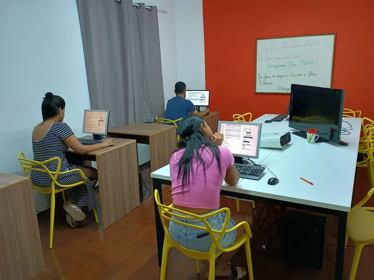 Salas para trabalho estilo coworkink 