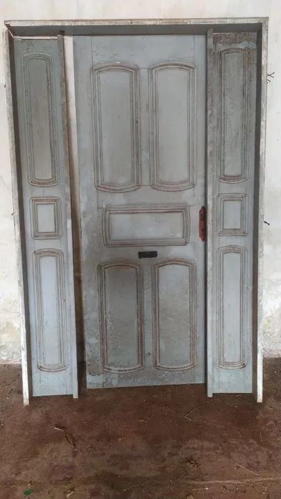Porta de madeira maciça antiga e 2 janelão 