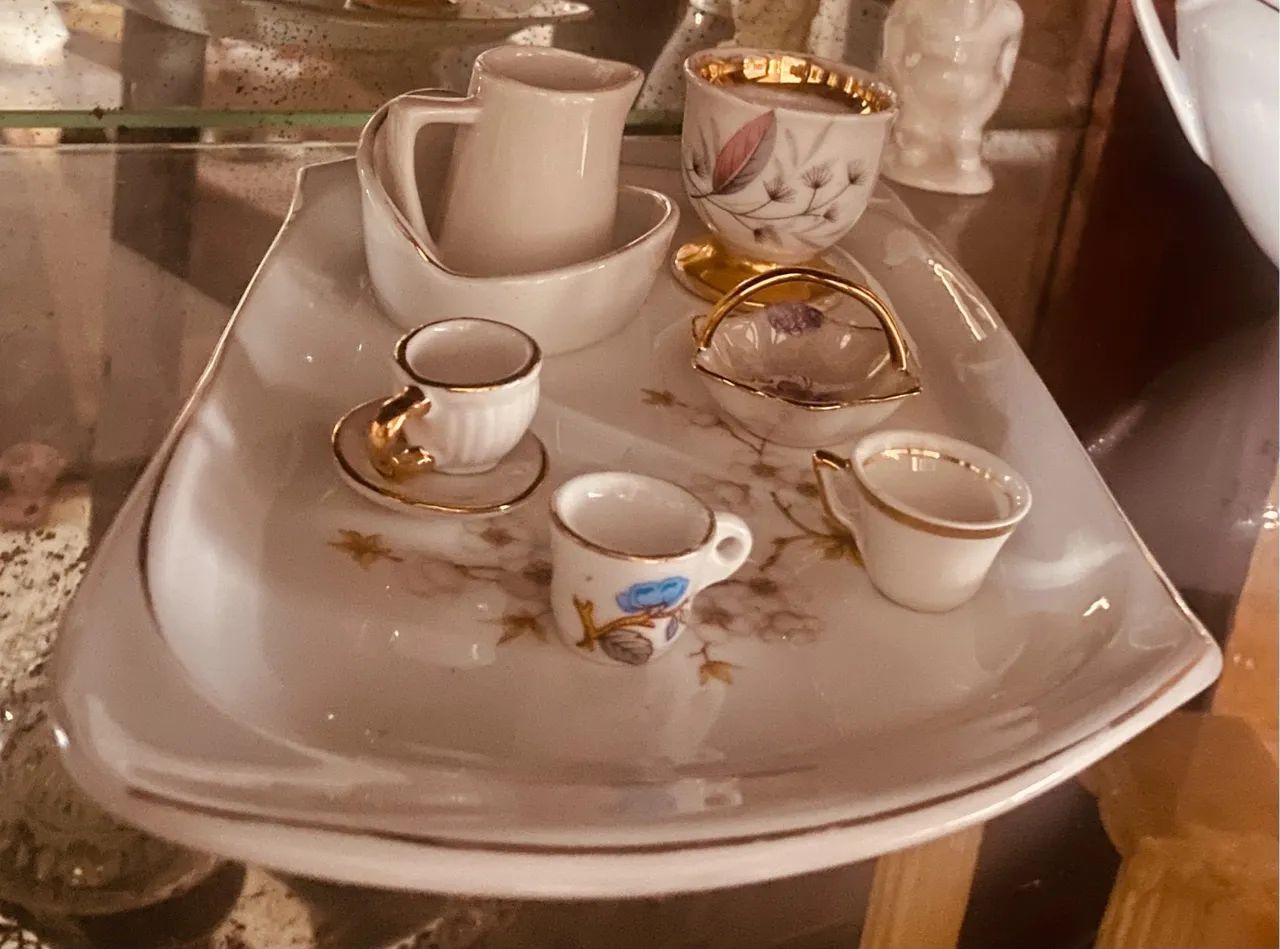 Conjunto de Chá Miniatura em Porcelana
