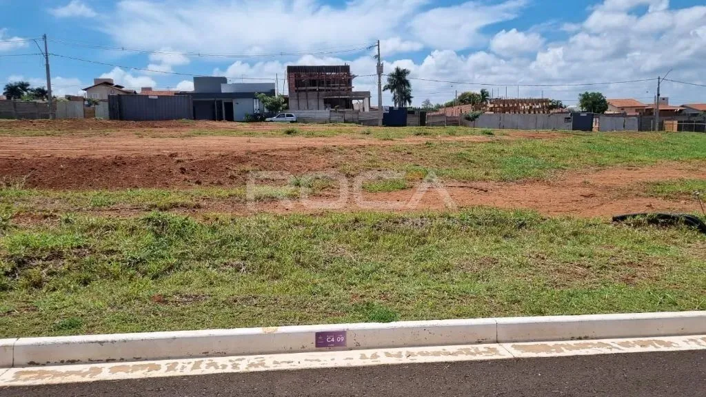 Terreno à venda em condomínio de luxo em Santa Felícia, São Carlos