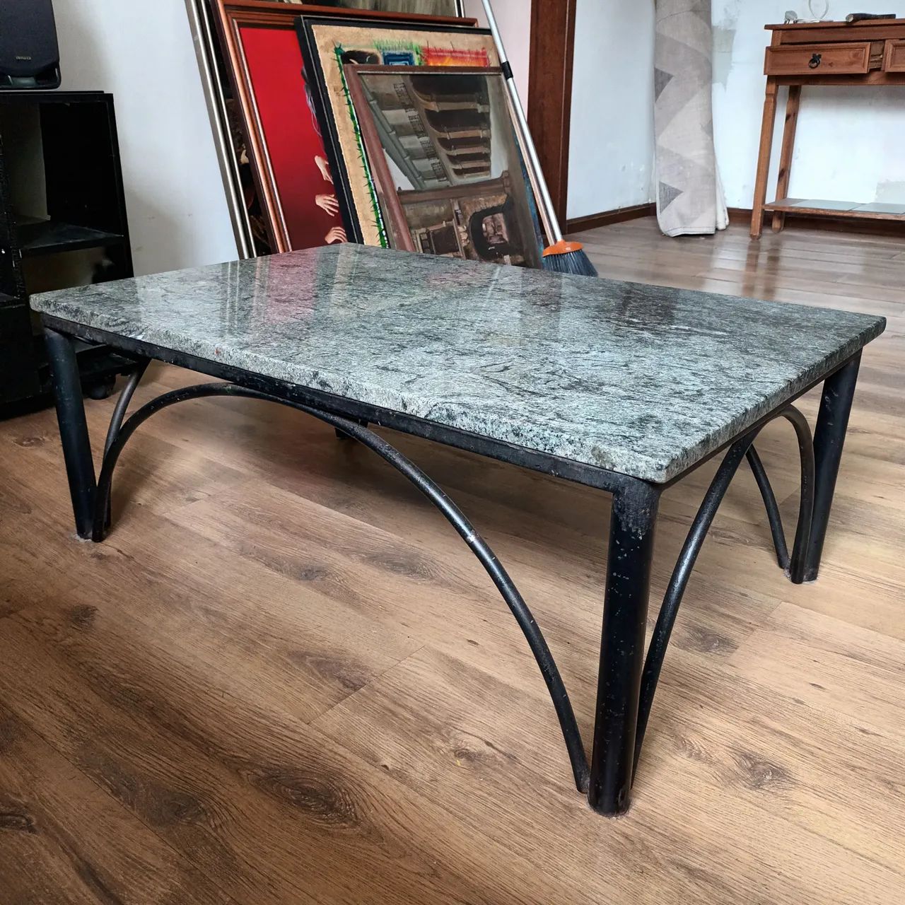 Mesa centro granito cinza e pe 250.00