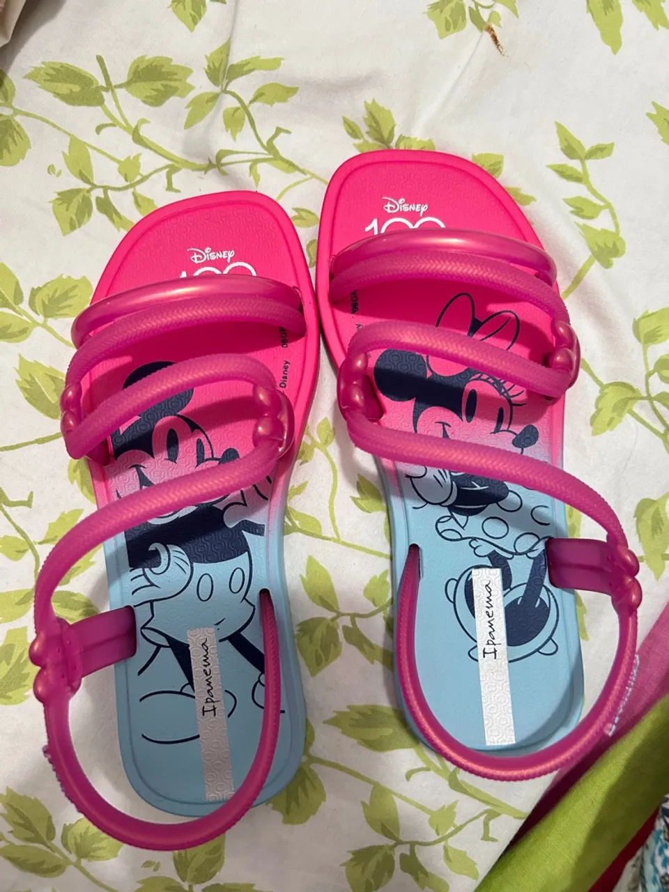 Vendo sandália nova infantil