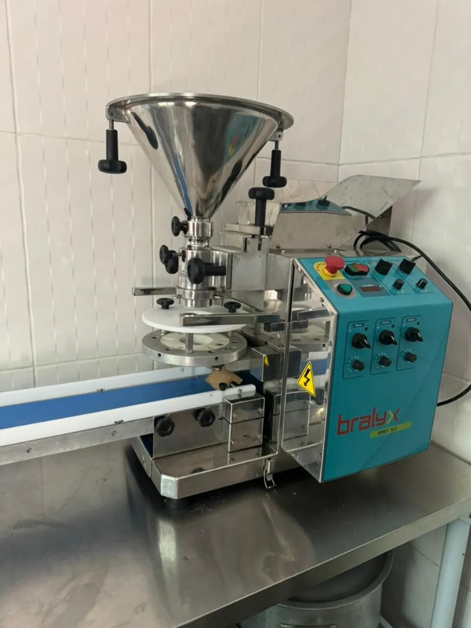 Máquina para fazer salgados Bralyx baby 5.0