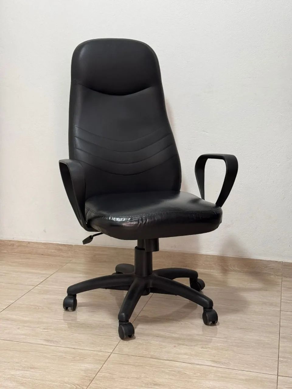 cadeira diretor em couro
