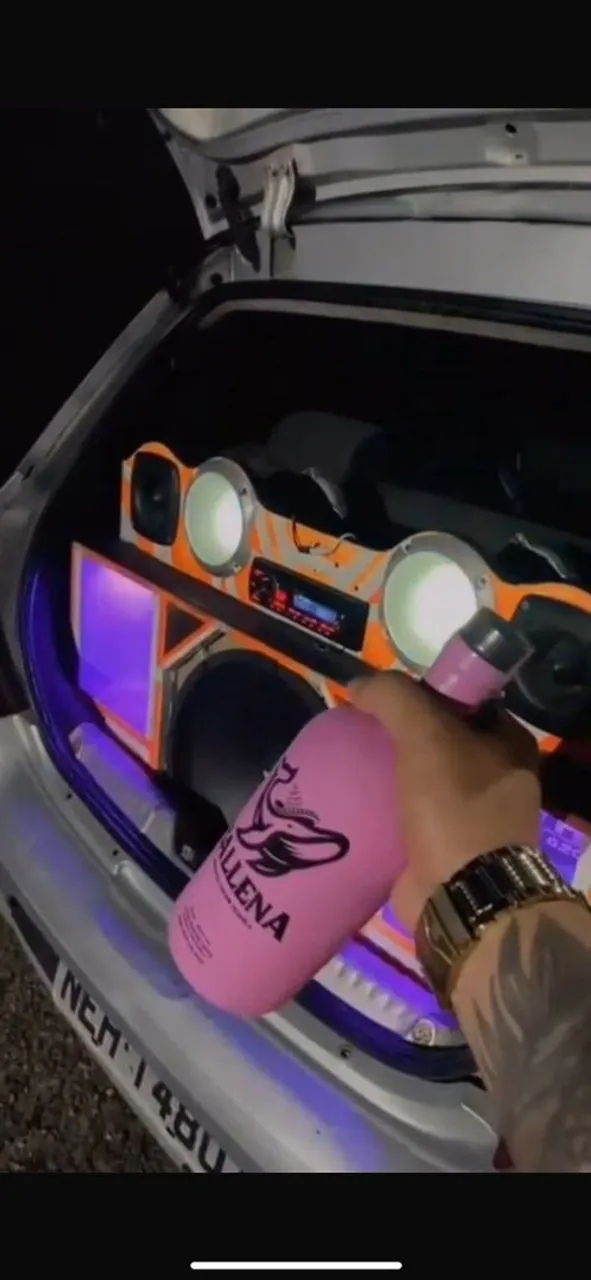 Som automotivo grande de 15 toca bem