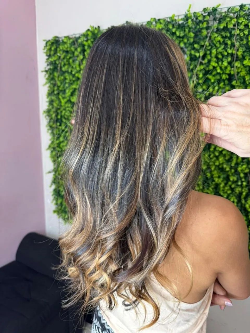 Aplicação e colocação de mega hair - Foto 2