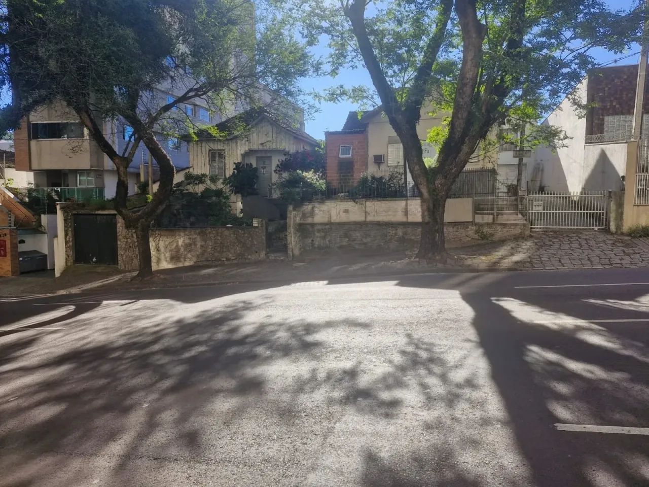 Terreno à venda bairro Bigorrilho Curitiba PR.