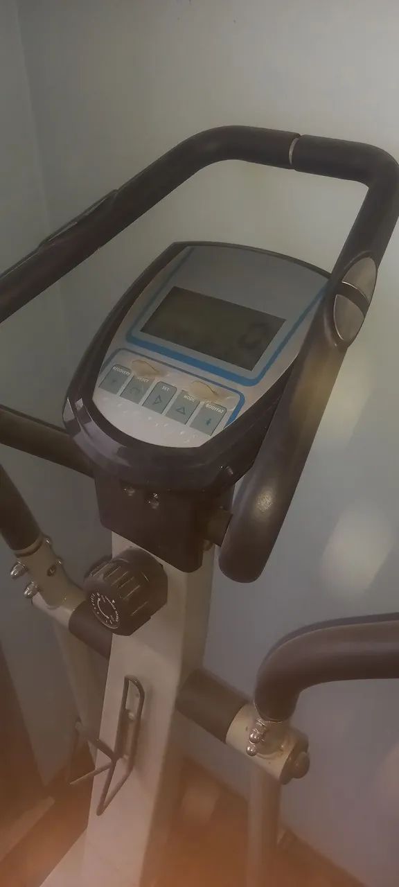 Elíptico para exercícios64293896678403121