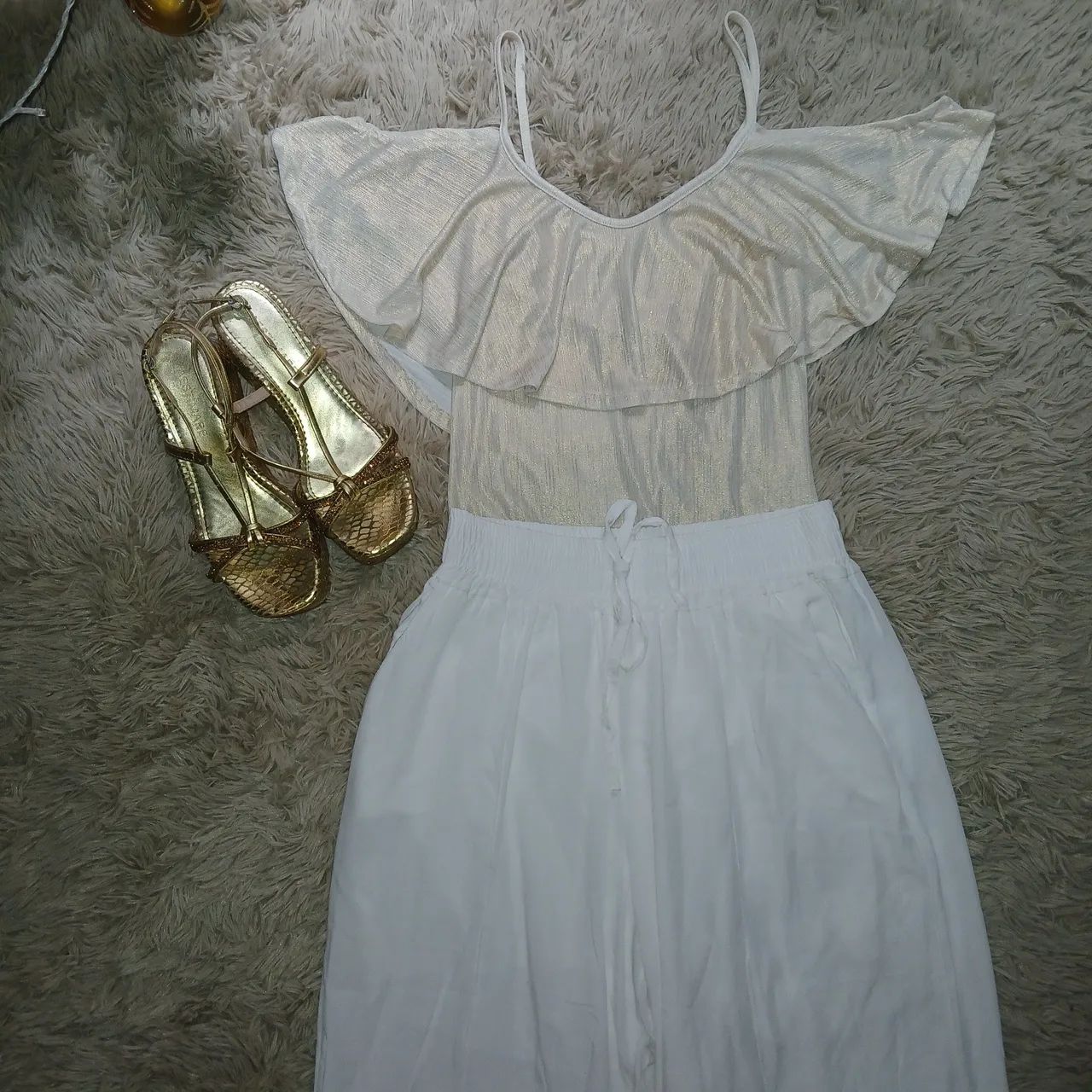 Conjunto Calça Branca e Body Dourado.  - Foto 2