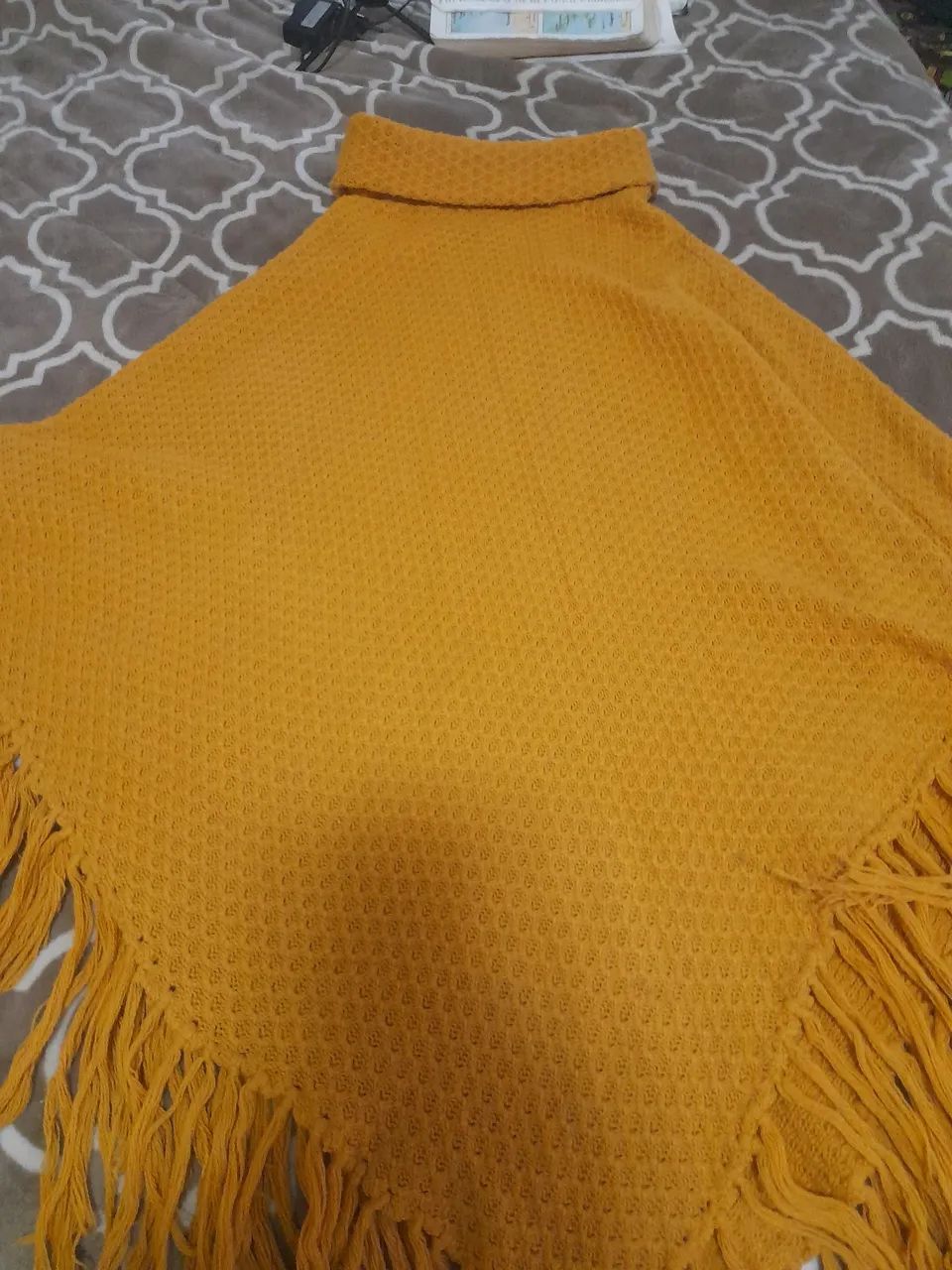 Poncho Mostarda com Franjas