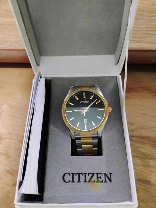 Relógio Citizen Masculino Preto e Dourado - Foto 2