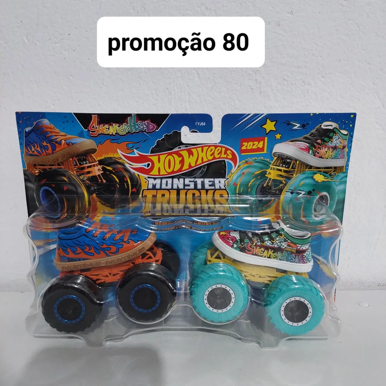 Hot Wheels Monster Trucks Sneakerhead - 2 Carros