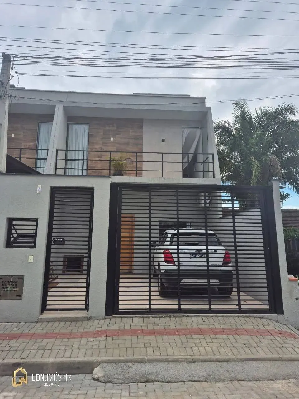 Sobrado a venda no bairro Itacolomi, Piçarras - SC