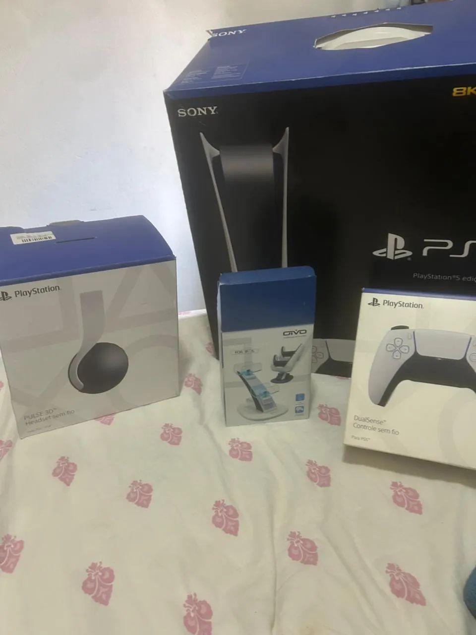 Play station 5 825gb mídia digital, acompanha fone, carregador e 2 controles