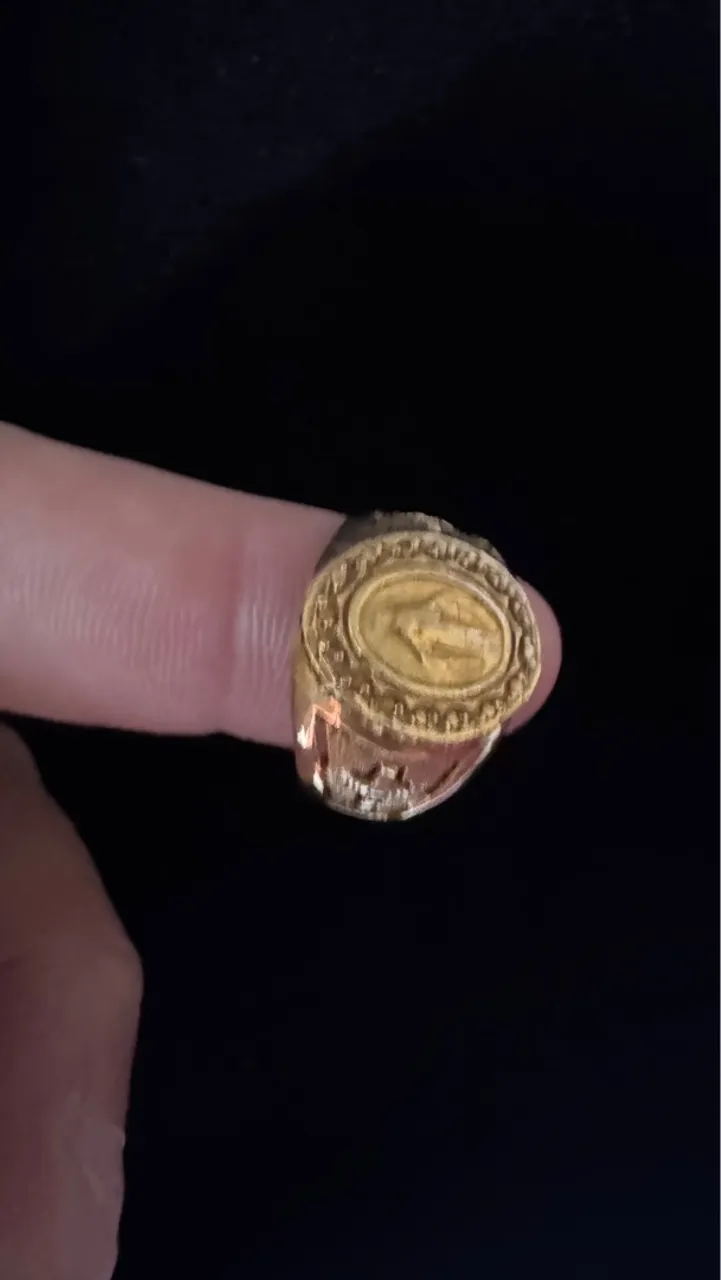 Vendo anel de prata banhado a ouro novo tamanho 23 e 25