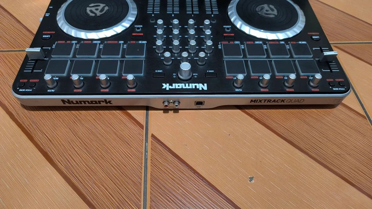 Numark Mixtrack Quad Controller64316476163201122