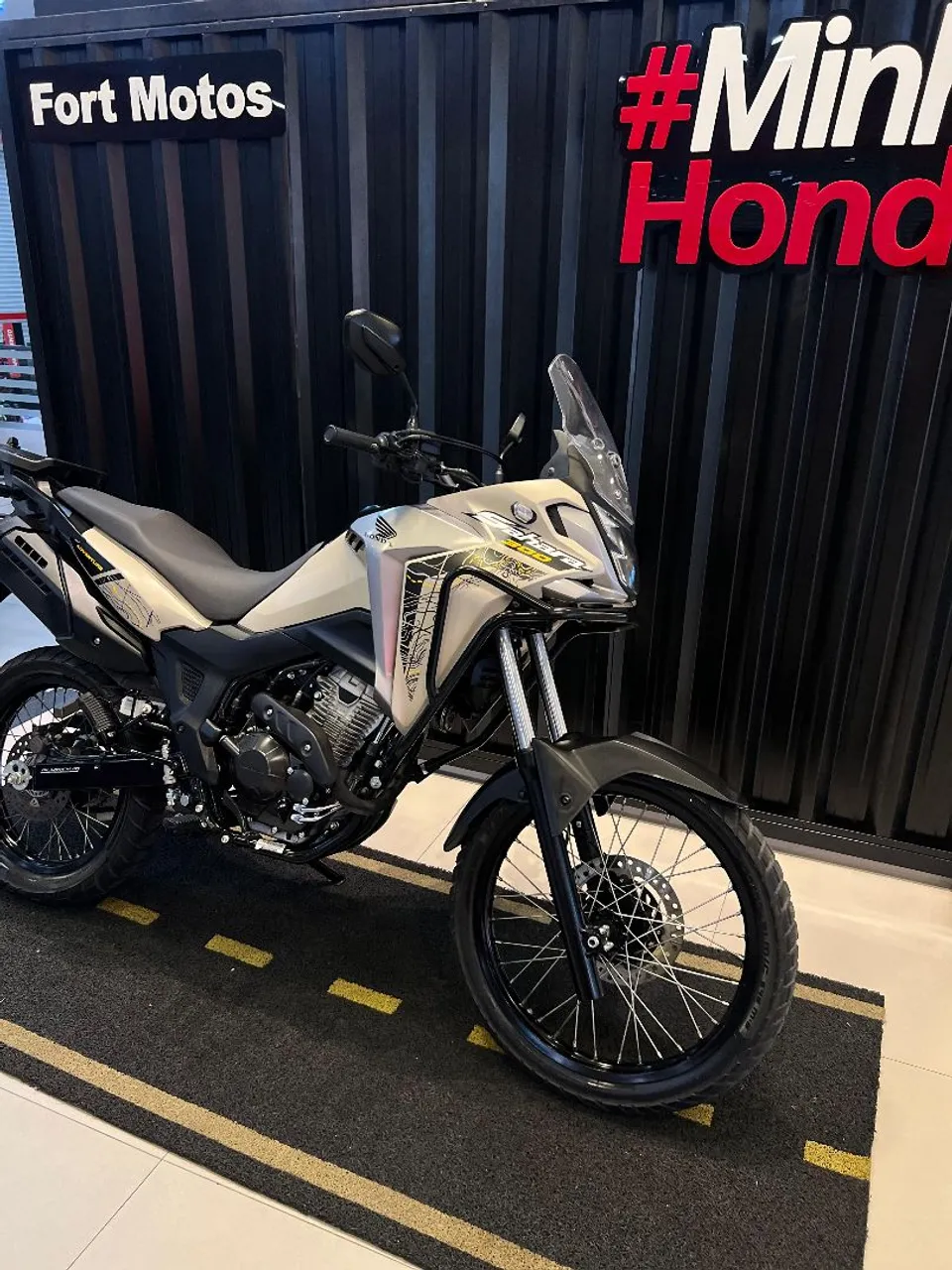 SAHARA 300 ADV