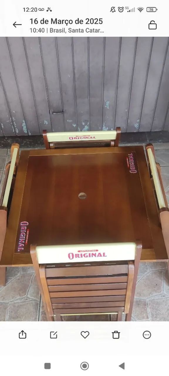 Conjunto de Mesa e Cadeiras de Madeira + Ombrelone com base.