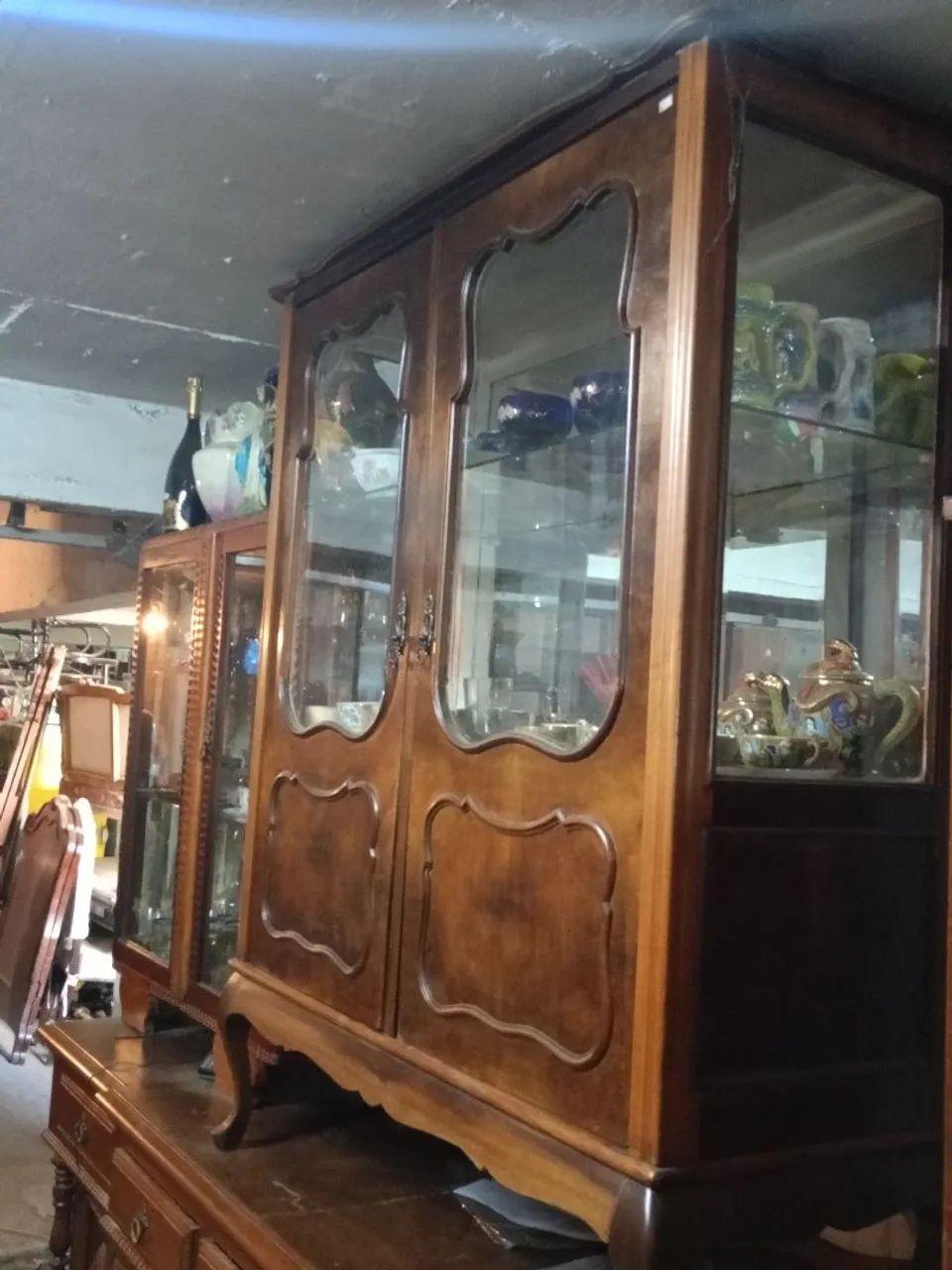 Cristaleira chipandelle antiga de madeira - Foto 4