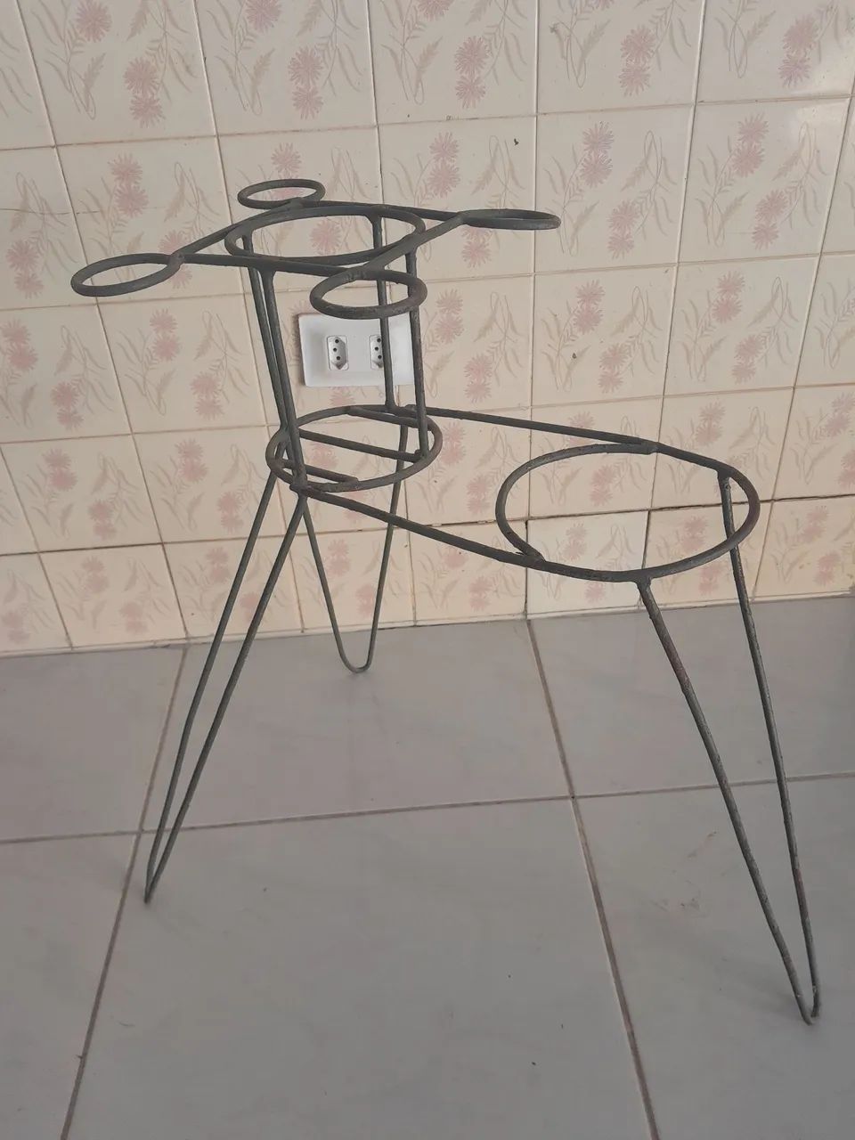 Mesa de Ferro  (porta garrafa, copos e pratos) - divido 6 ou 12 vzs  no Cartao 