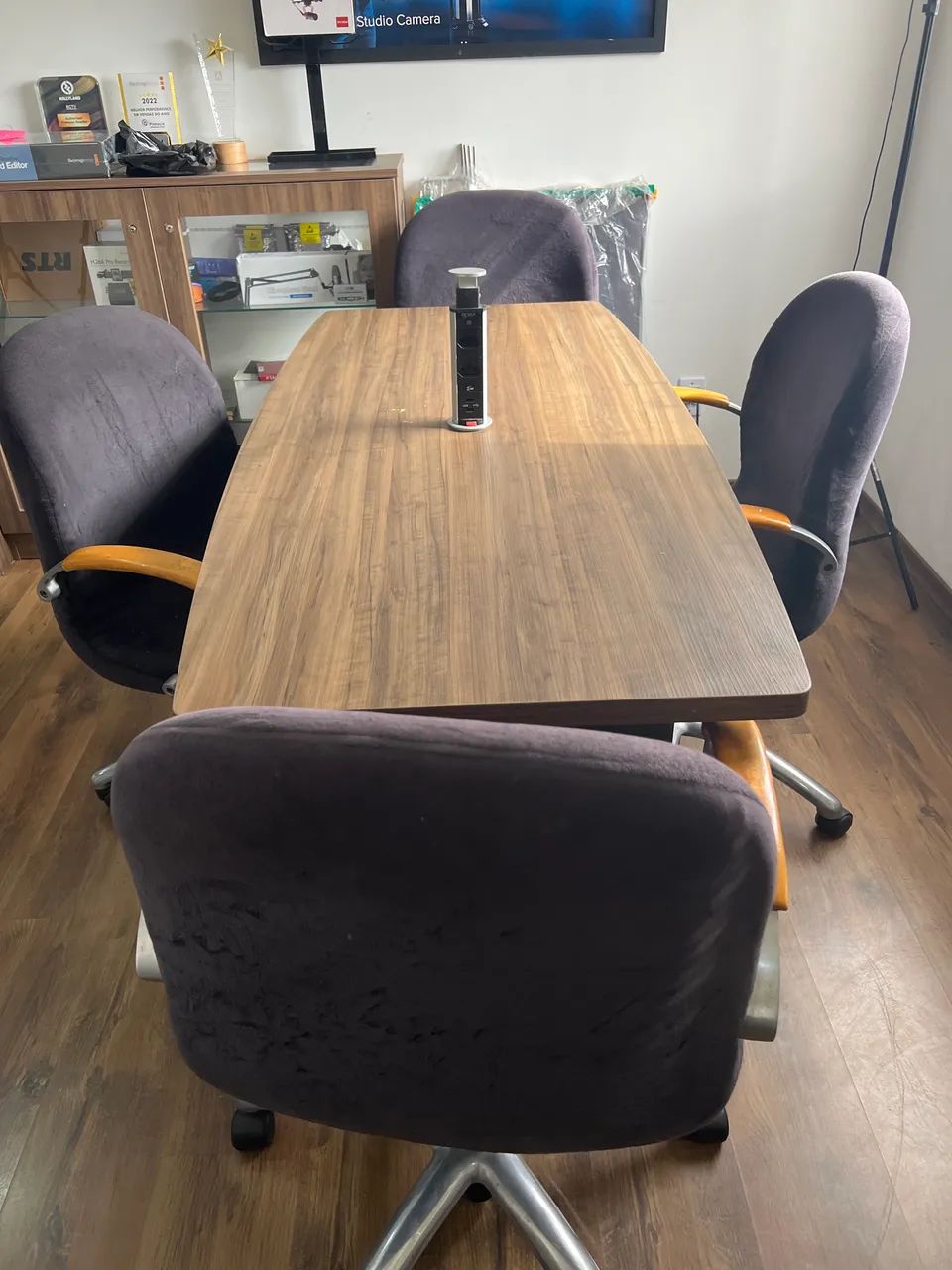 Mesa para reunião64861125251714124