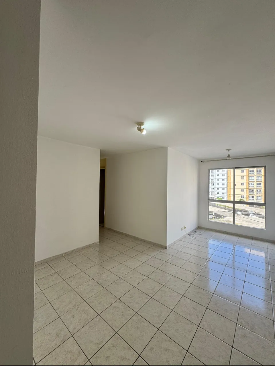 Alugo apto. no Cond. Arte Viva, em frente a UNIT com 3/4, SOMBRA e com elevador.