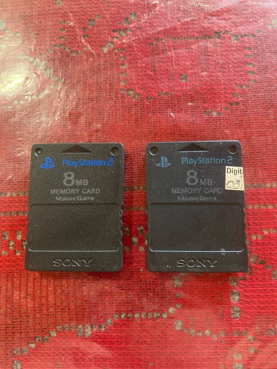 2 Memory Card 8MB PlayStation 2 - um vai com O. P. L