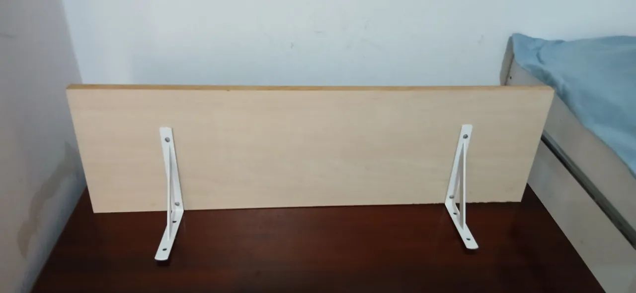 Prateleira e 2 bra çadeiras - Foto 2