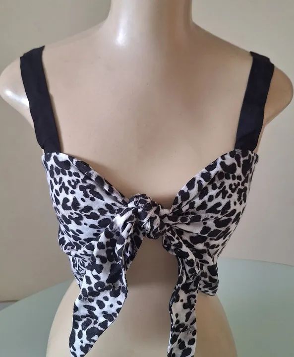 Top cropped animal print
