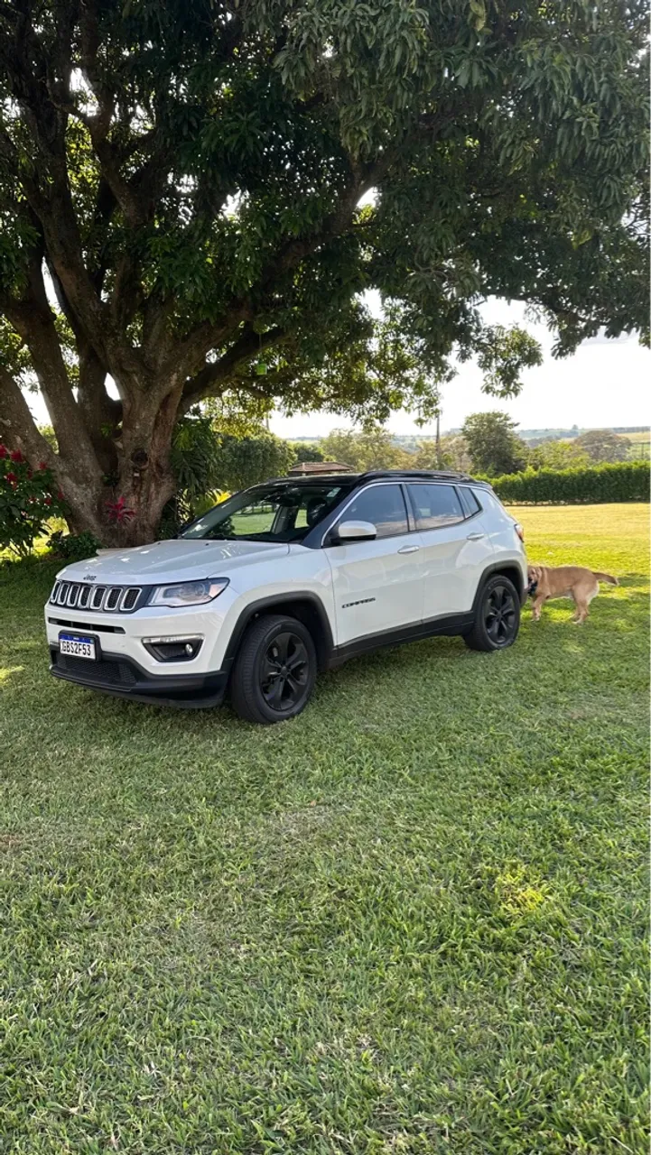 Jeep compass com teto solar e som beats