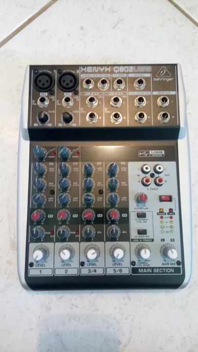 MESA BEHRINGER XENYX Q802USB - COMO NOVA - Instrumentos musicais