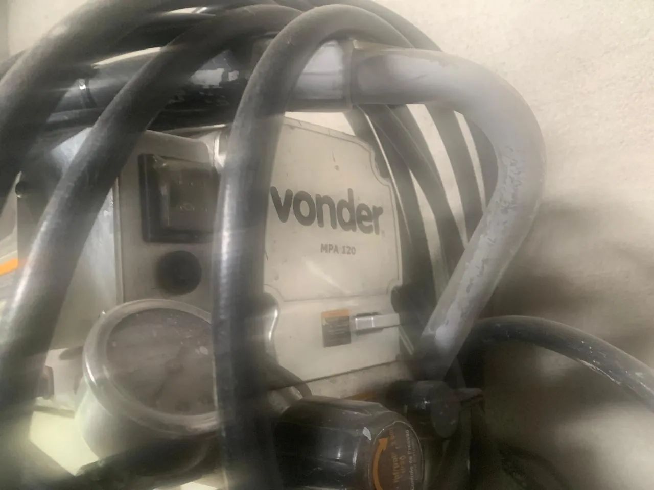 Máquina de pintura Airless vendo usei só 2 vezes semi nova