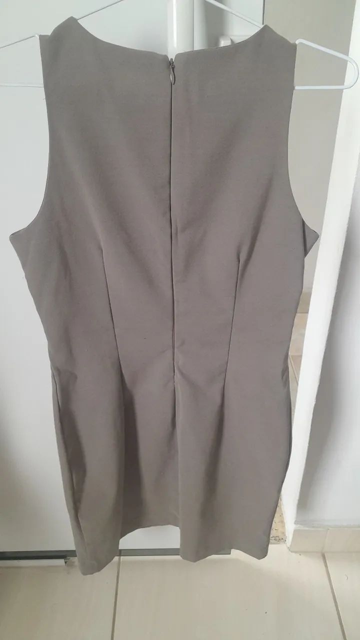 Vestido cinza com detalhes - Foto 2