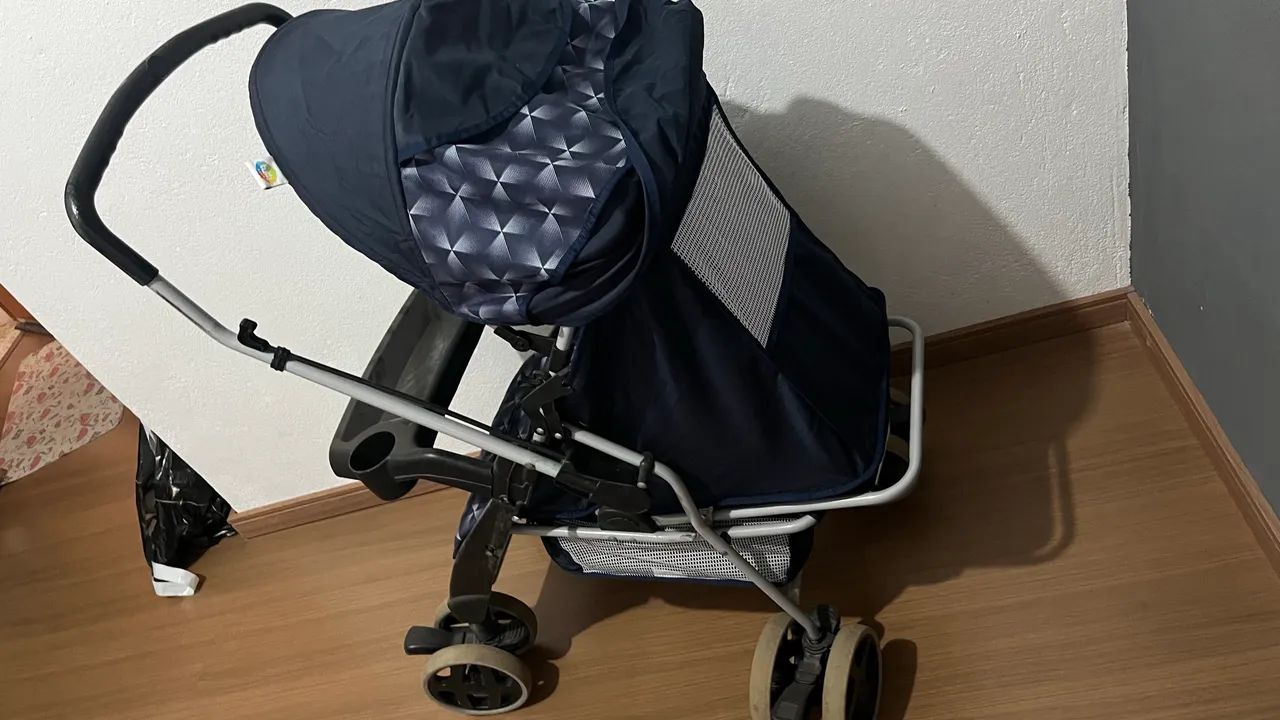 Carrinho de bebê com bebê conforto - Foto 5