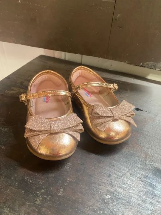 Sapatilhas Douradas Molekinha com Laço - Foto 2