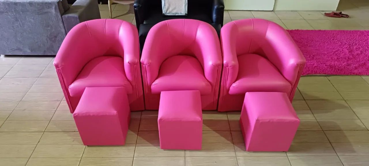 Poltronas com puff À pronta entrega 