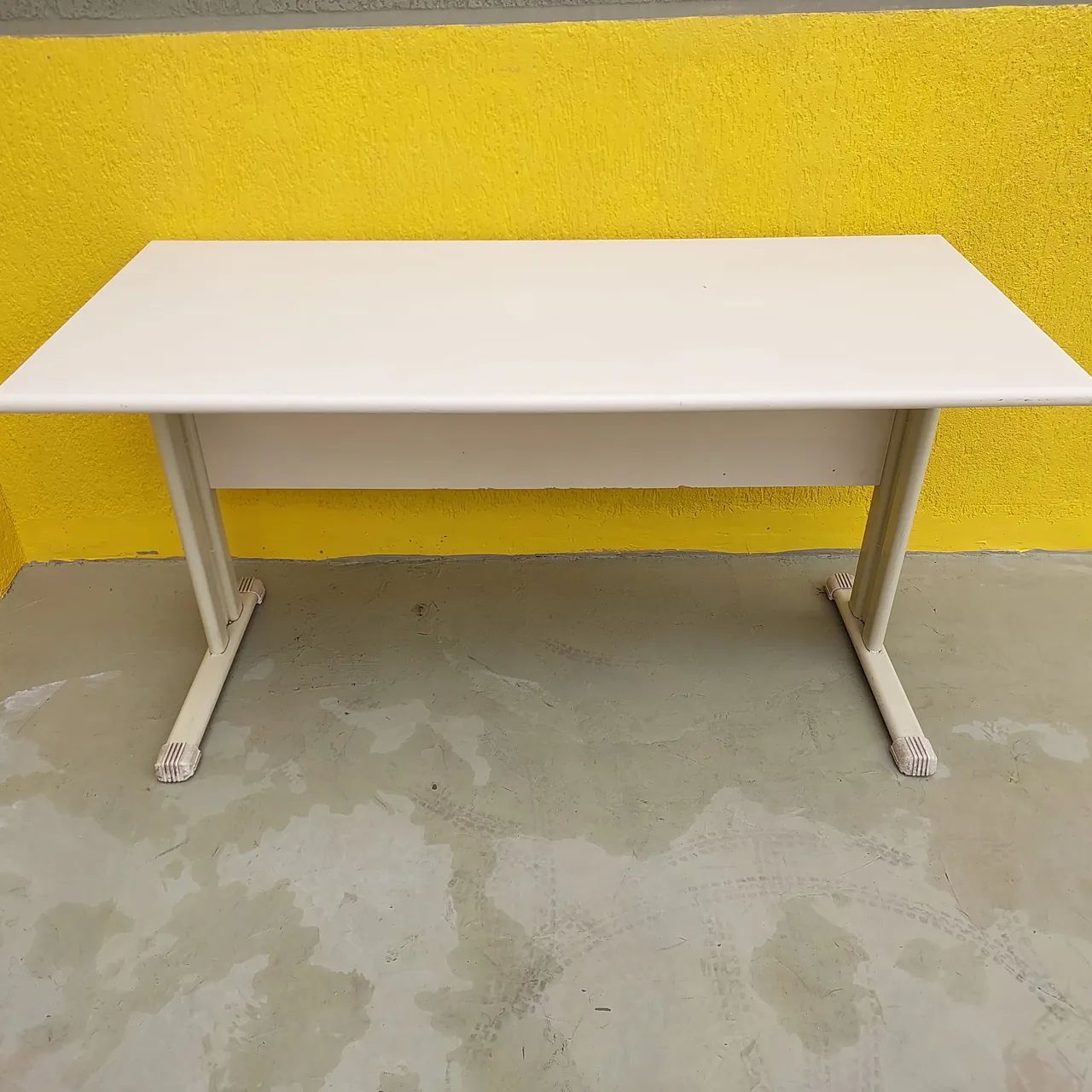 Mesa escritório bege 1.50cm - Foto 5
