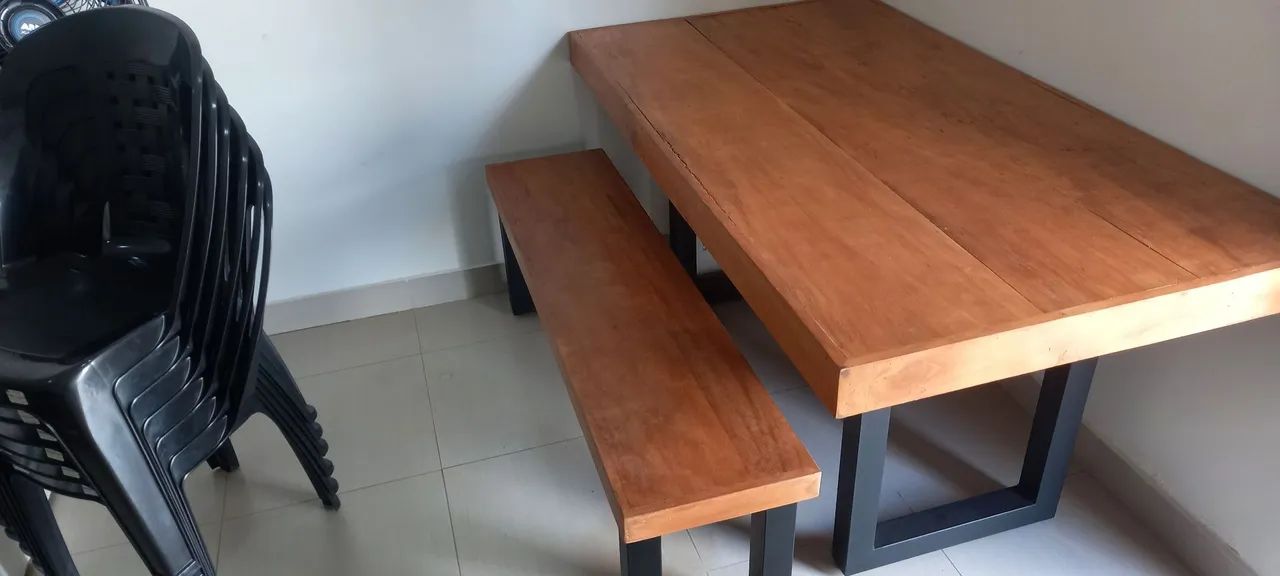 MESA E BANCO EM MADEIRA DE DEMOLIÇÃO MACIÇA  - Foto 3